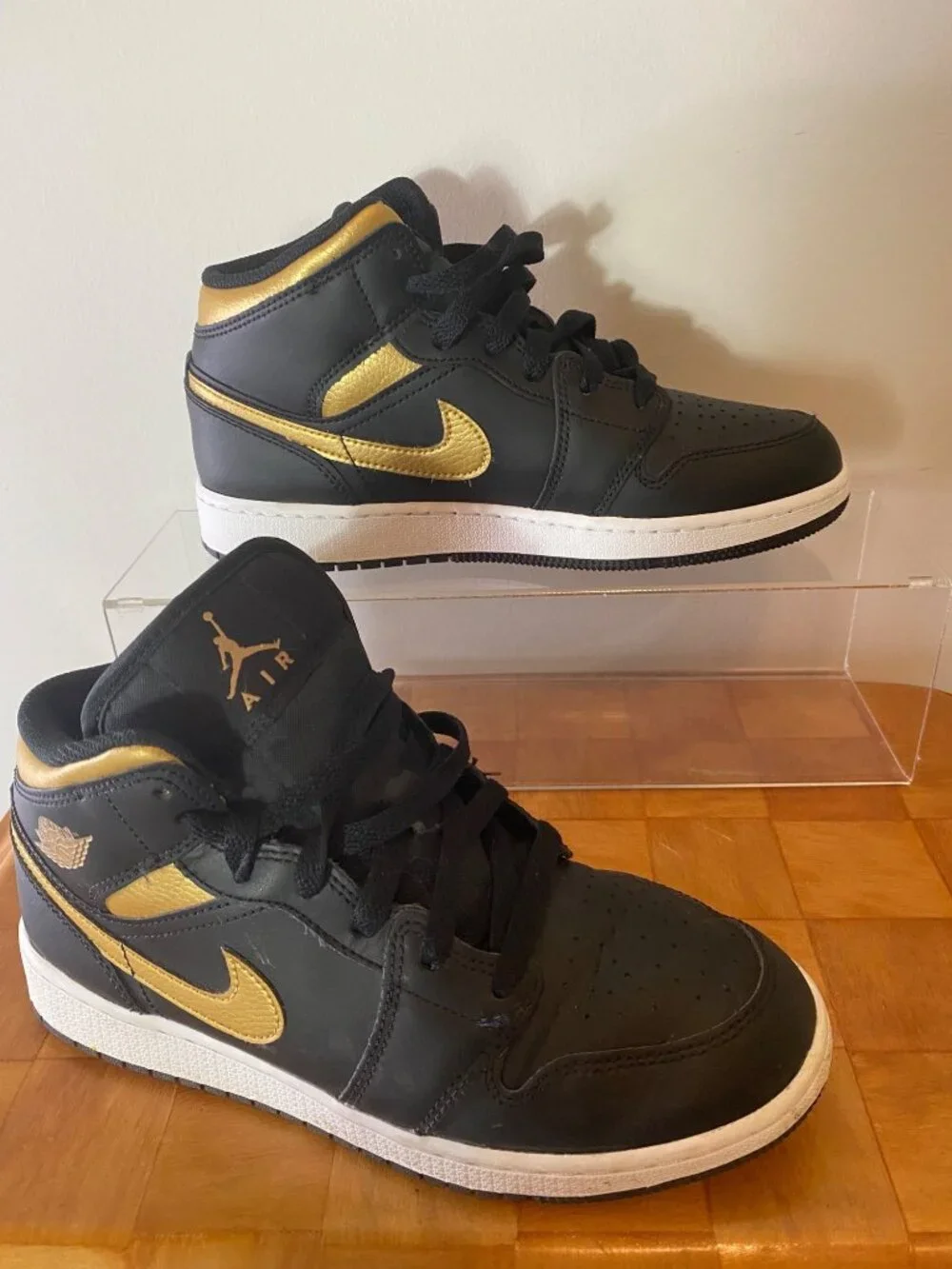 Air Jordan 1 Mid Black & Gold Mens Sneakers Retro Basketball Shoes 6.5 Youth